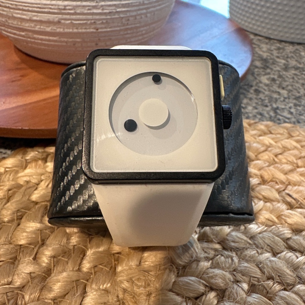 Nixon newton watch